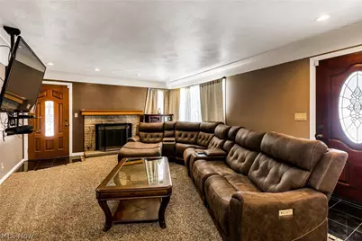 240 Warner Road, Hubbard, OH 44425 - Photo 6