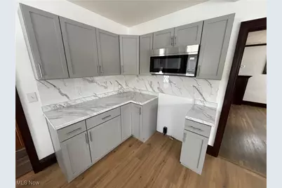 194 E Baird Avenue, Barberton, OH 44203 - Photo 4