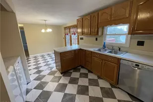 8608 Goddard Craft Ln, Cambridge, OH 43725 - Photo 4
