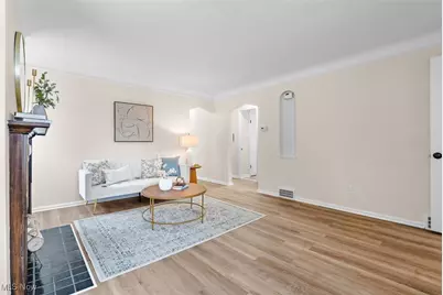 890 E 250th Street, Euclid, OH 44132 - Photo 8