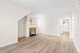 890 E 250th St, Euclid, OH 44132 - Photo 30