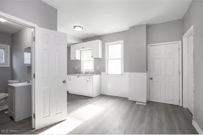 7805 Elton Avenue, Loveland, OH 44102 - Photo 8