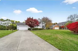 33771 Canterbury Rd, Solon, OH 44139 - Photo 2