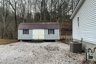 4362 Charleston Rd, Gandeeville, WV 25243 - Photo 20