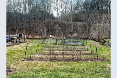 4362 Charleston Road, Gandeeville, WV 25243 - Photo 26