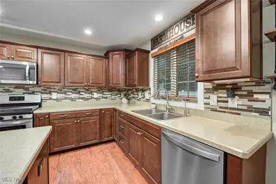 3654 Elizabeth Drive, Vermilion, OH 44089 - Photo 14