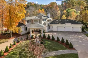 8709 Deer Creek Dr, Grandview Heights, OH 44147 - Photo 2