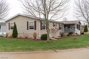 337 Pin Oak Cir, Elyria, OH 44035 - Photo 4