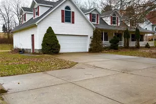 209 Maple Ave, St Clairsville, OH 43950 - Photo 4
