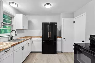 2195 N Taylor Rd, Cleveland Heights, OH 44112 - Photo 22