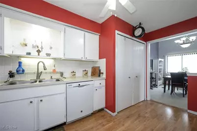 864 Kirkwall Drive, Akron, OH 44321 - Photo 8