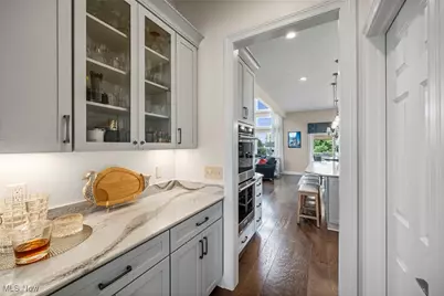 306 Dunbar Circle, Grandview Heights, OH 44147 - Photo 14