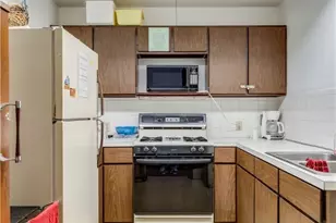 2331 E Market St, Akron, OH 44312 - Photo 20