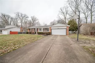 3990 Claridge Dr, Austintown, OH 44511 - Photo 2