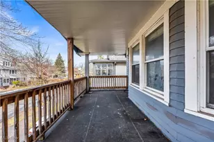 917 Helmsdale Rd, Cleveland Heights, OH 44112 - Photo 4