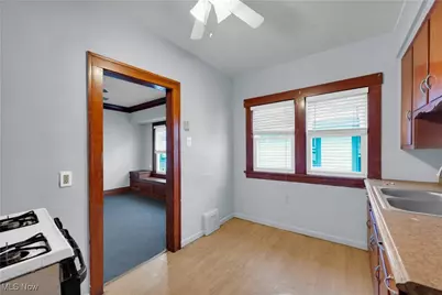 917 Helmsdale Road #2/UP, Cleveland Heights, OH 44112 - Photo 14