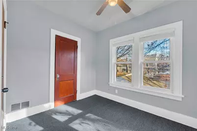 917 Helmsdale Road #2/UP, Cleveland Heights, OH 44112 - Photo 18
