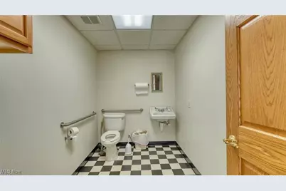 918 Woodlawn Avenue, Cambridge, OH 43725 - Photo 16