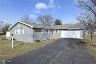 1373 Military Rd, Zanesville, OH 43701 - Photo 1