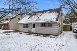 218 N Beverly Ave, Austintown, OH 44515 - Photo 2