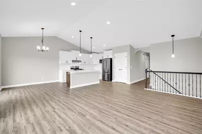 482 Meadow Trail SW, Hartville, OH 44632 - Photo 12