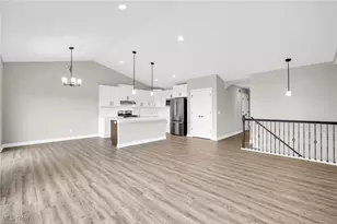 482 Mdw Trl SW, Hartville, OH 44632 - Photo 12