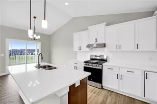 482 Mdw Trl SW, Hartville, OH 44632 - Photo 8