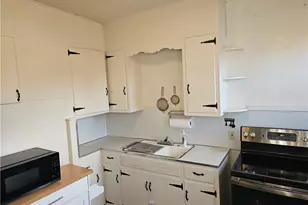 849 S Lawn Ave, Coshocton, OH 43812 - Photo 8