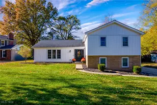 830 S Parkview Dr, Aurora, OH 44202 - Photo 2