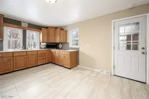 1103 Crestline Dr, Akron, OH 44312 - Photo 8