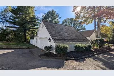 4389 Devonshire Drive, Youngstown, OH 44512 - Photo 8