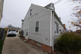 15522 Turney Rd, Maple Heights, OH 44137 - Photo 2