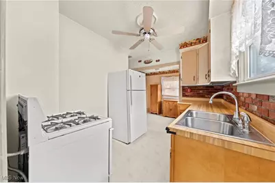 1368 Vane Avenue, Akron, OH 44310 - Photo 12