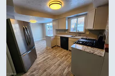 2452 Bromley Road, University Heights, OH 44118 - Photo 6