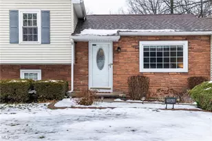 26948 Southwood Ln, Olmsted Twp, OH 44138 - Photo 2