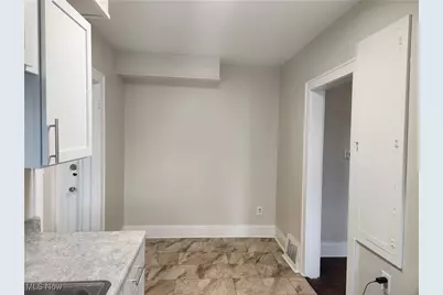 529 E Cuyahoga Falls Avenue #3, Akron, OH 44310 - Photo 4