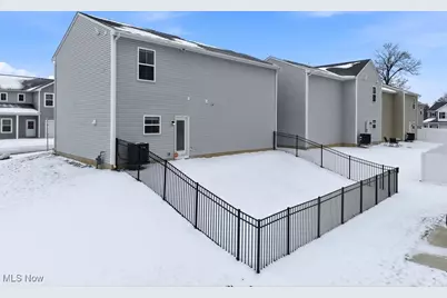 677 Crossings Lane, Akron, OH 44320 - Photo 22