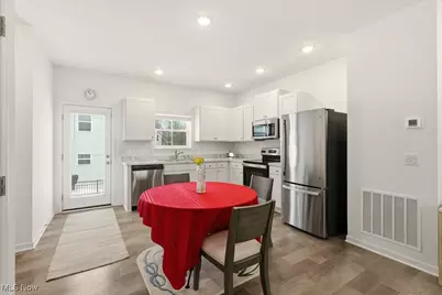 677 Crossings Lane, Akron, OH 44320 - Photo 6