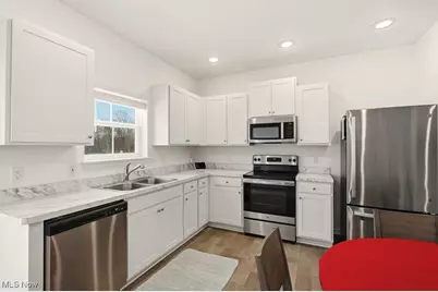 677 Crossings Lane, Akron, OH 44320 - Photo 8