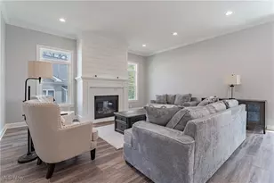 588 Magnolia Ct, Mansfield, OH 44143 - Photo 2