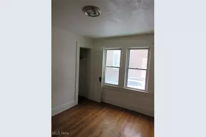 31 Mc Naughton Street, Akron, OH 44305 - Photo 8