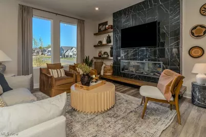 827 Colesbourne Circle, Uniontown, OH 44685 - Photo 8