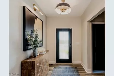 827 Colesbourne Circle, Uniontown, OH 44685 - Photo 2