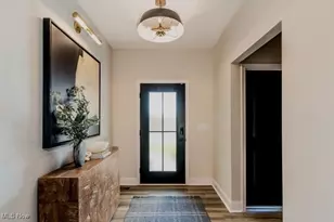 827 Colesbourne Circle, Uniontown, OH 44685 - Photo 2