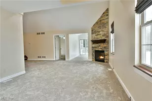 140 Fairway Pl NW, Warren, OH 44483 - Photo 8