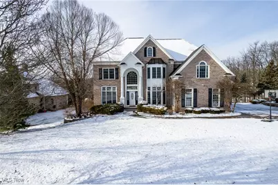 4025 Meadowvale Court, Akron, OH 44333 - Photo 2