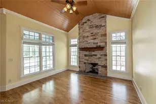 4025 Meadowvale Ct, Akron, OH 44333 - Photo 10