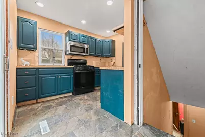 1865 9th Street SW, Akron, OH 44314 - Photo 8