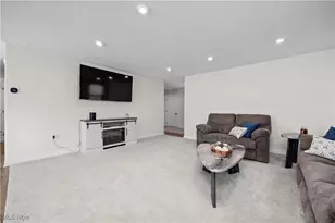 122 Eagle Cir, Amherst, OH 44001 - Photo 4