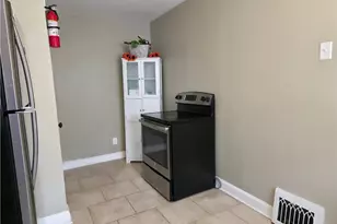 1425 Crescent Rd SW, Canton, OH 44710 - Photo 6